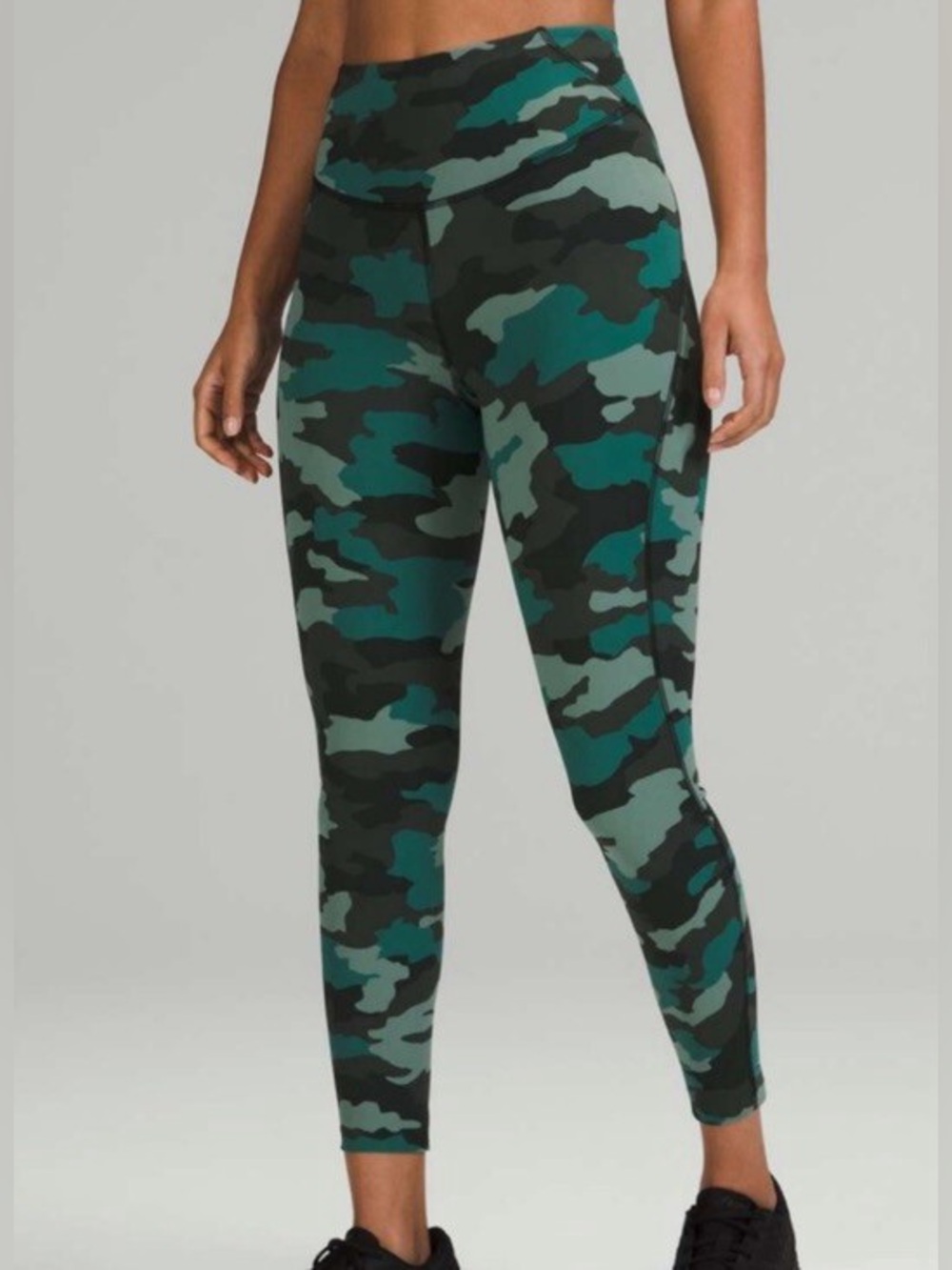 Lululemon Base Pace High-Rise Tight 25”
Heritage 365 Camo Tidewater Teal Multi